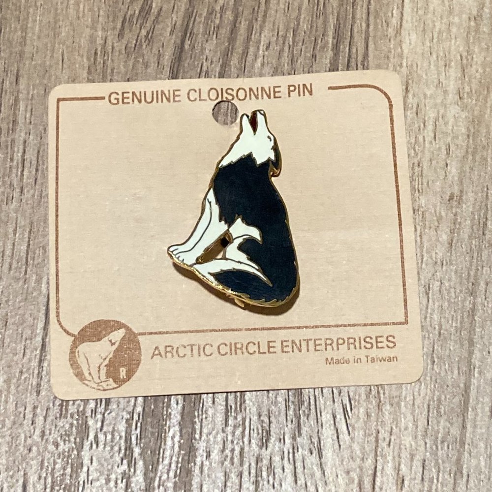 Vintage Arctic Circle Enterprises Enamel Howling Wolf Alaska Pin Brooch